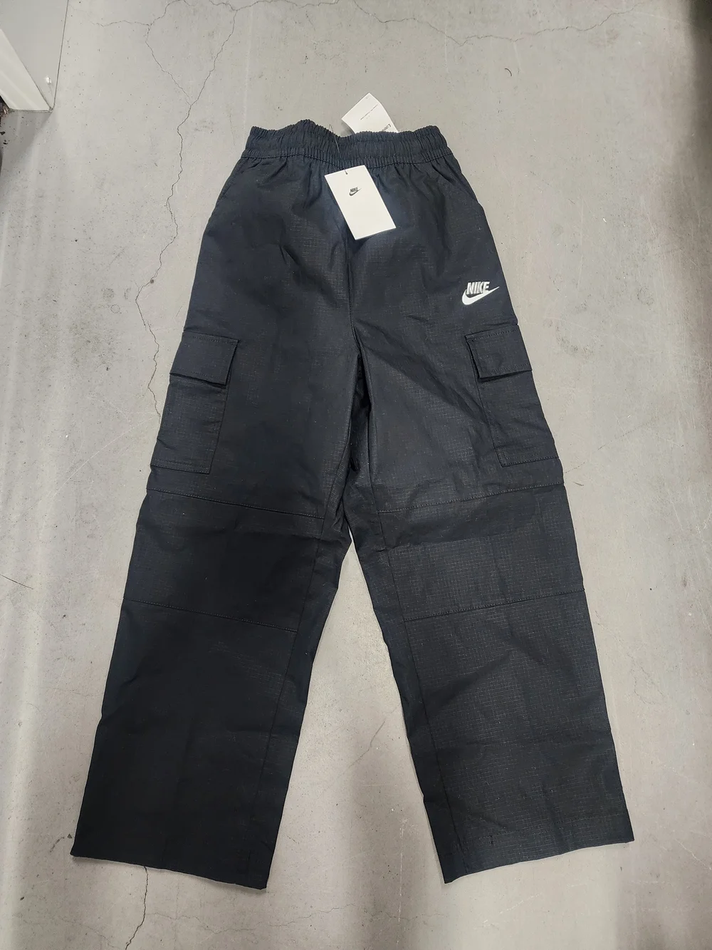 Nike Big Kids' Sportswear Club Woven Cargo Pants - Black